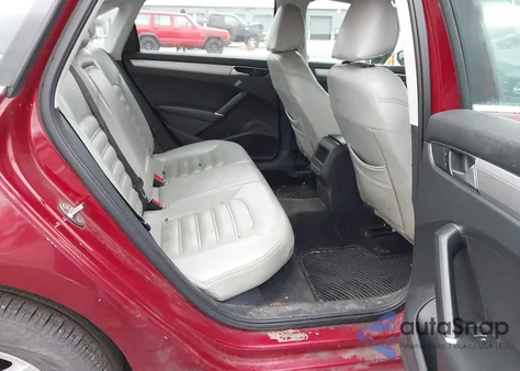 2016 Volkswagen Passat 1.8T S z USA, uszkodzony, nr VIN 1VWAT7A38GC027711